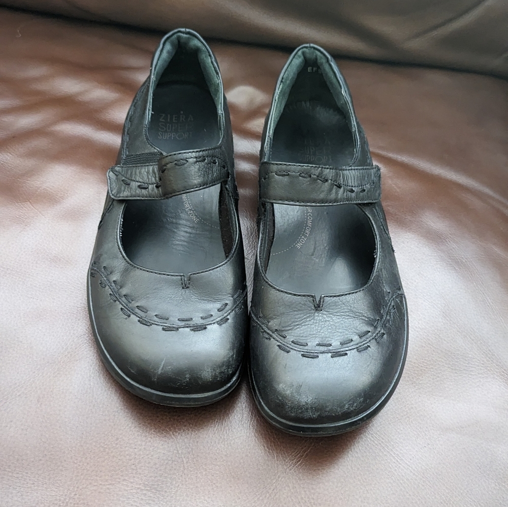Ziera Shoes for women size 9